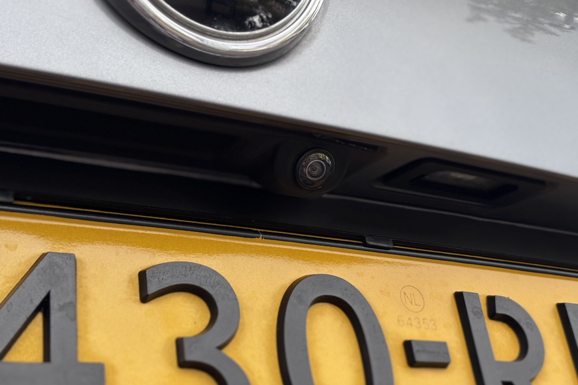 48689576-32.jpg