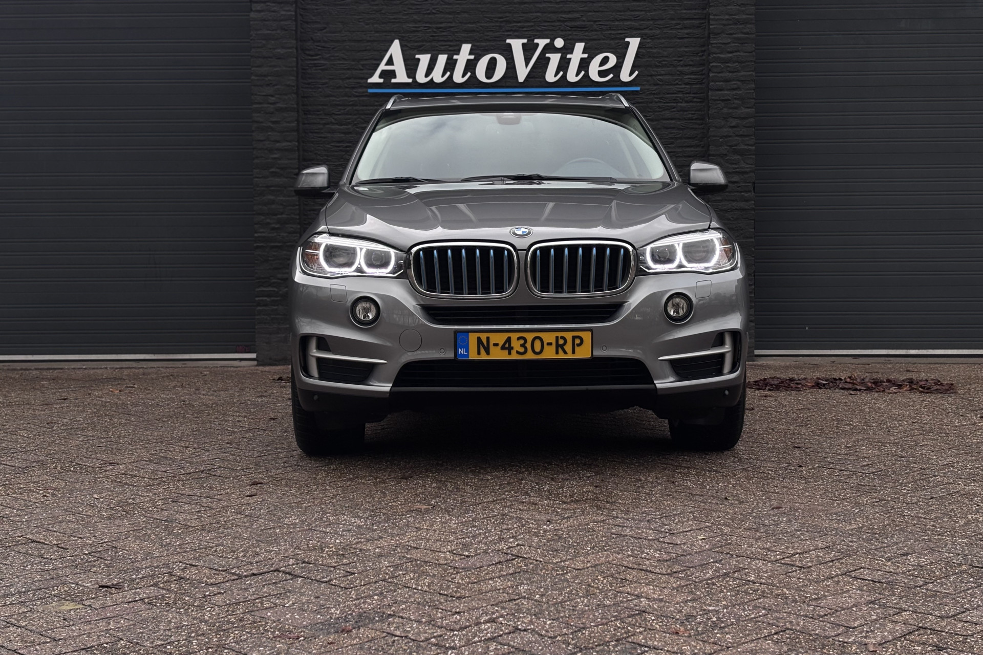 48689576-9.jpg
