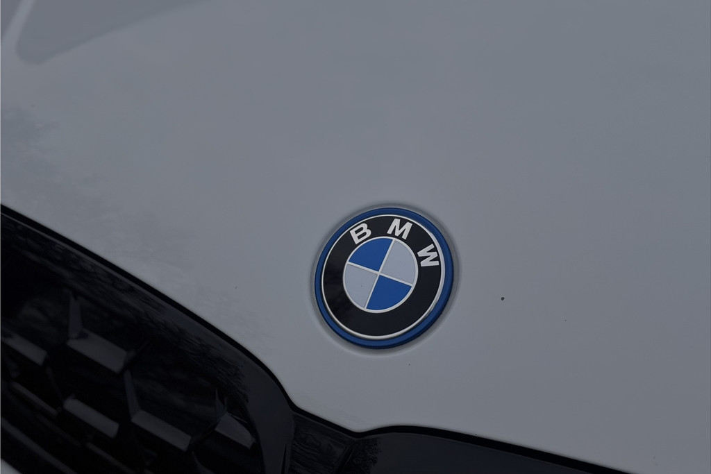 48742180-3.jpg