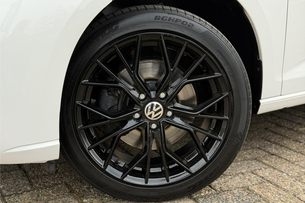 52111307-5.jpg