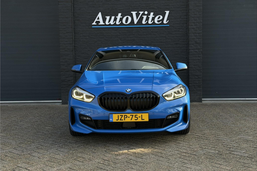 52116700-10.jpg