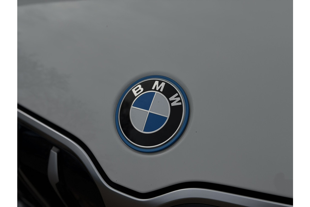 52402350-3.jpg