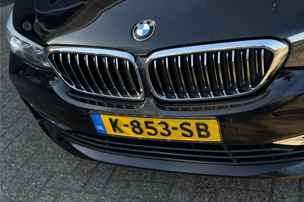 52662107-4.jpg