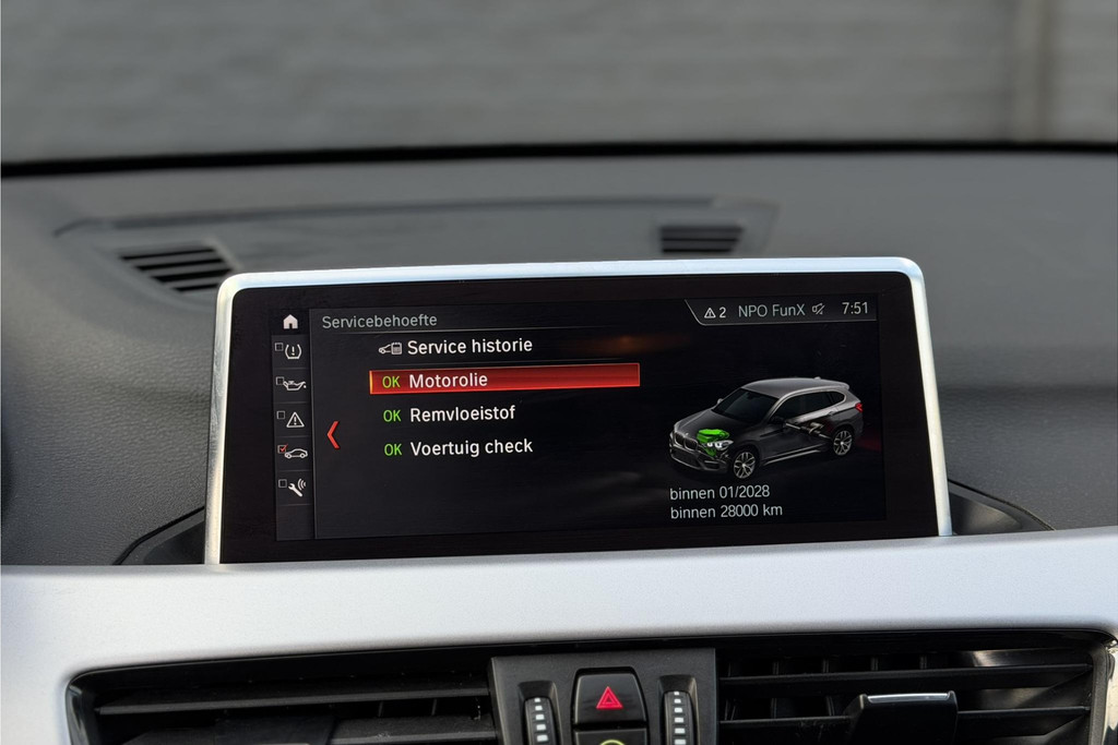 52768177-28.jpg