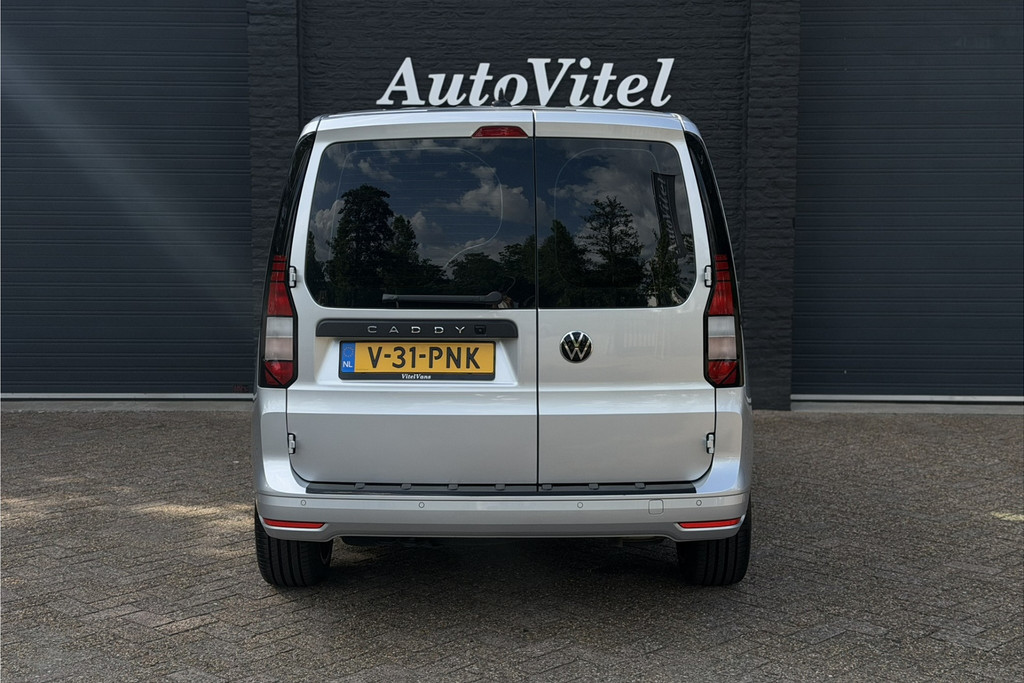 53362589-15.jpg