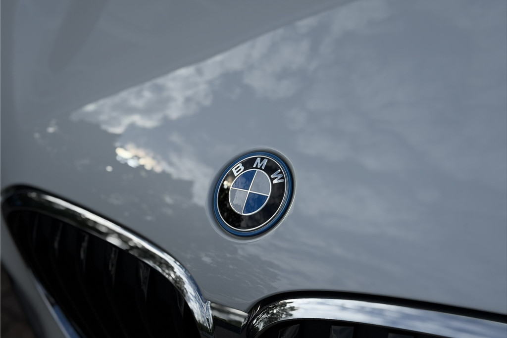 53481232-6.jpg
