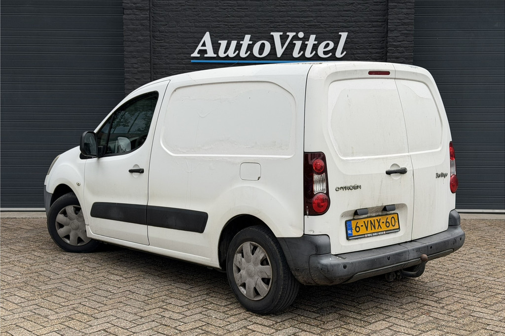 53571500-5.jpg