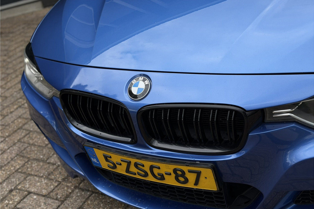 53571765-2.jpg