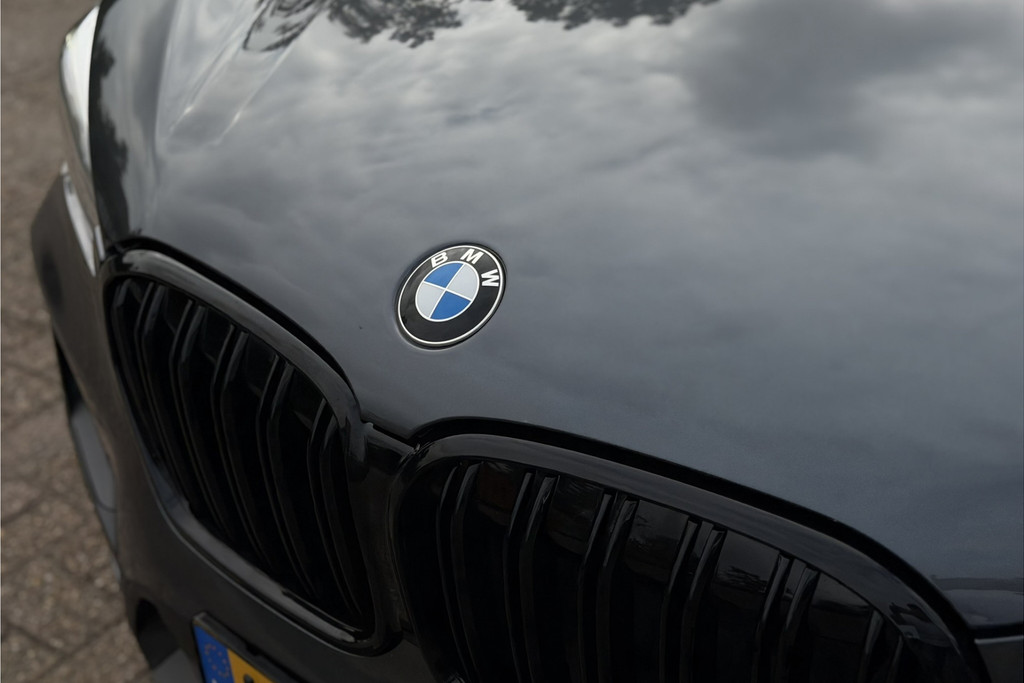 53705998-5.jpg