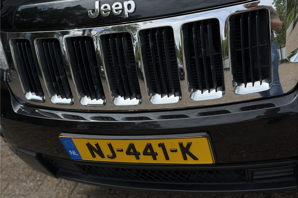 54385104-2.jpg