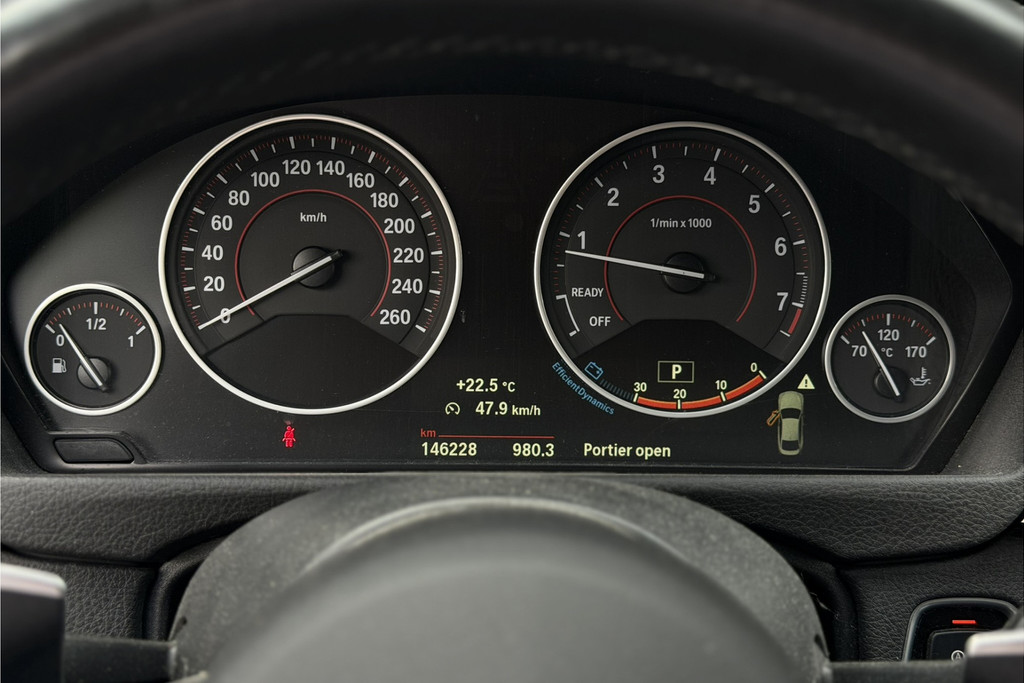 55606790-23.jpg