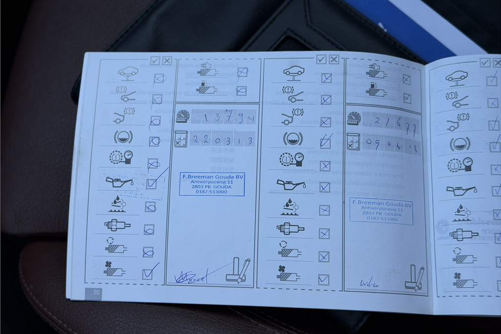 55915064-37.jpg