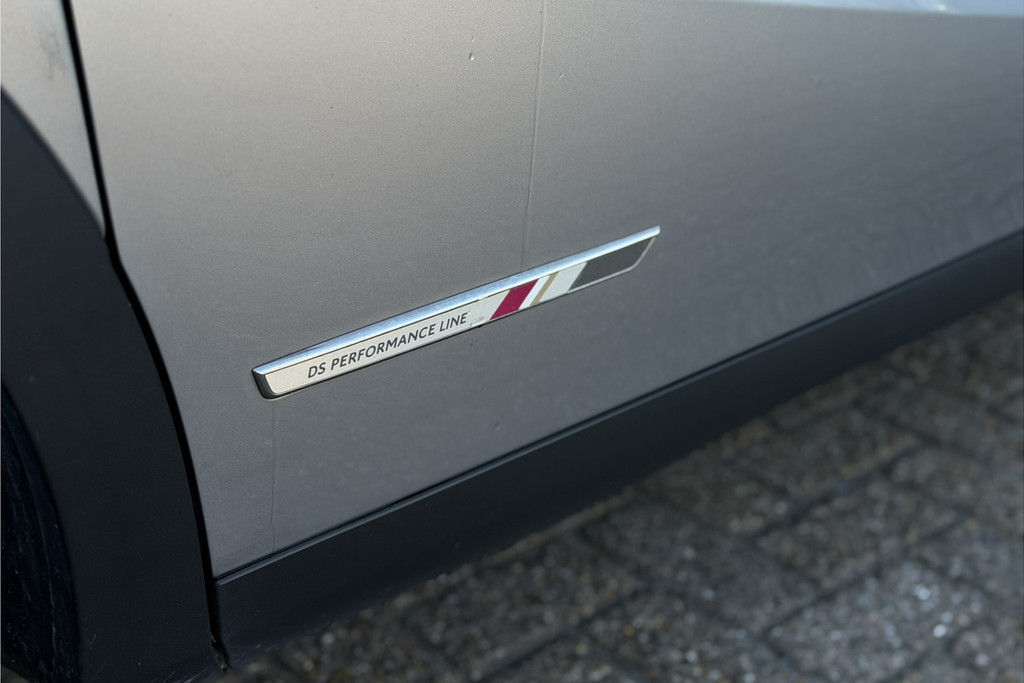 55915320-6.jpg