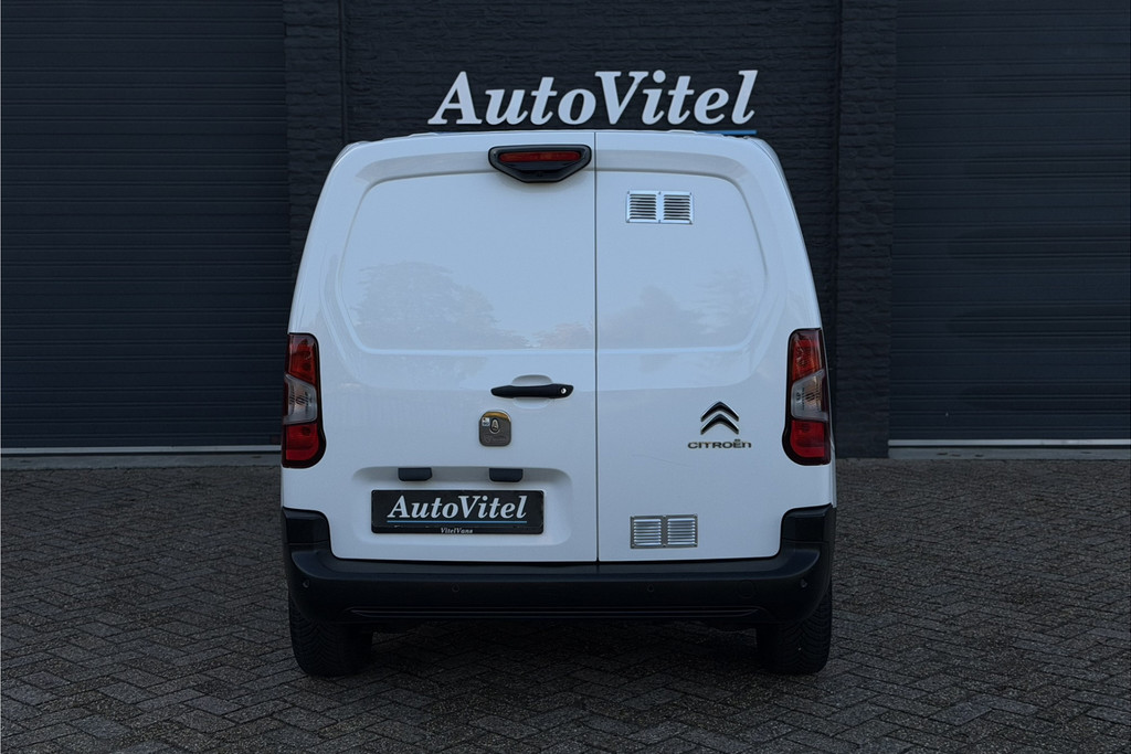 56676926-11.jpg
