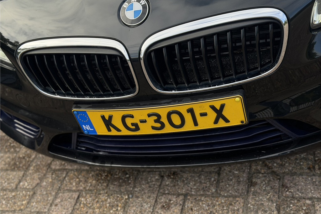 56967803-2.jpg