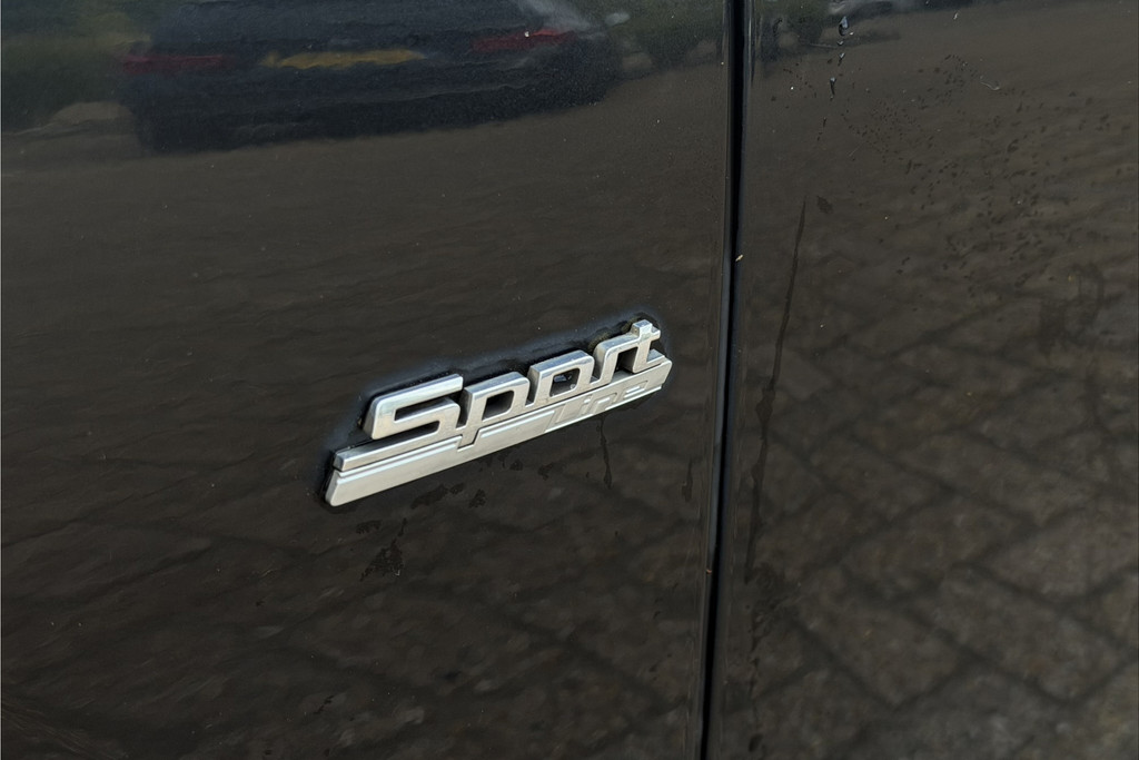 56967803-4.jpg