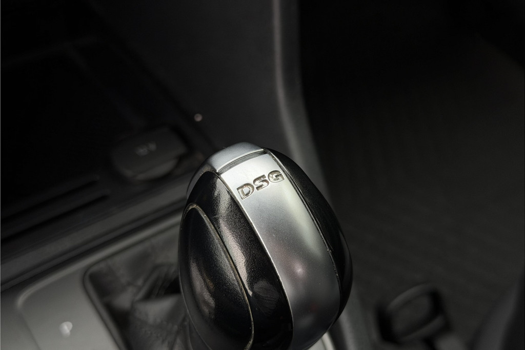 57102927-16.jpg