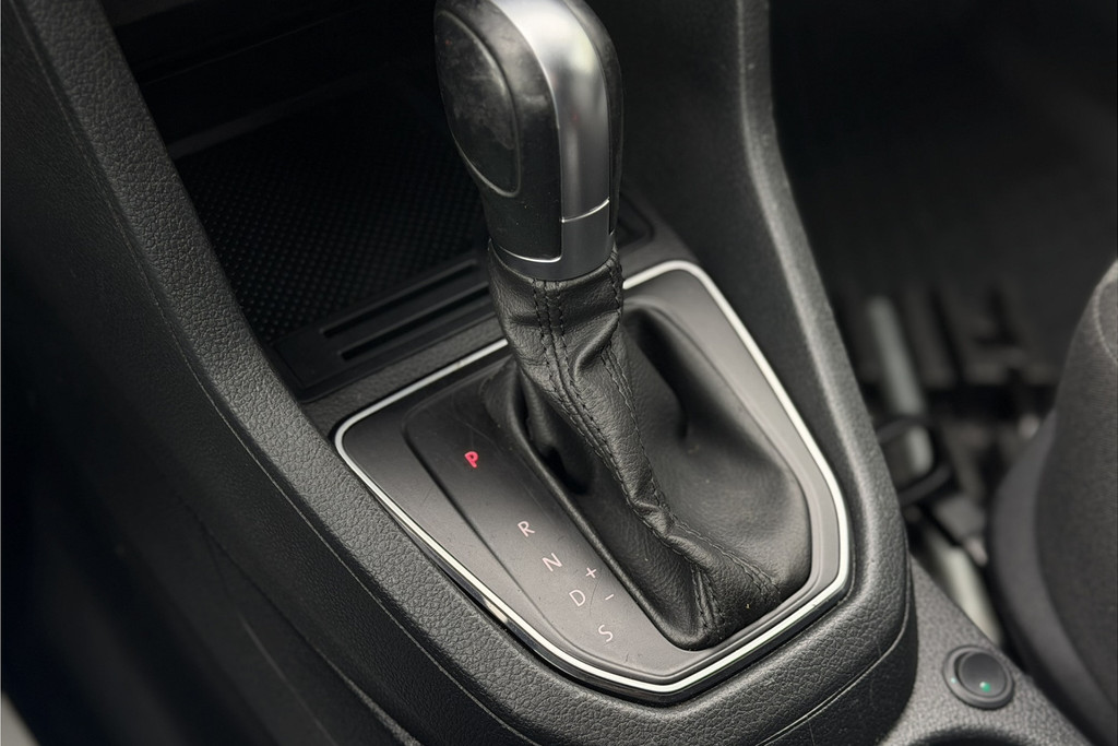 57114090-8.jpg
